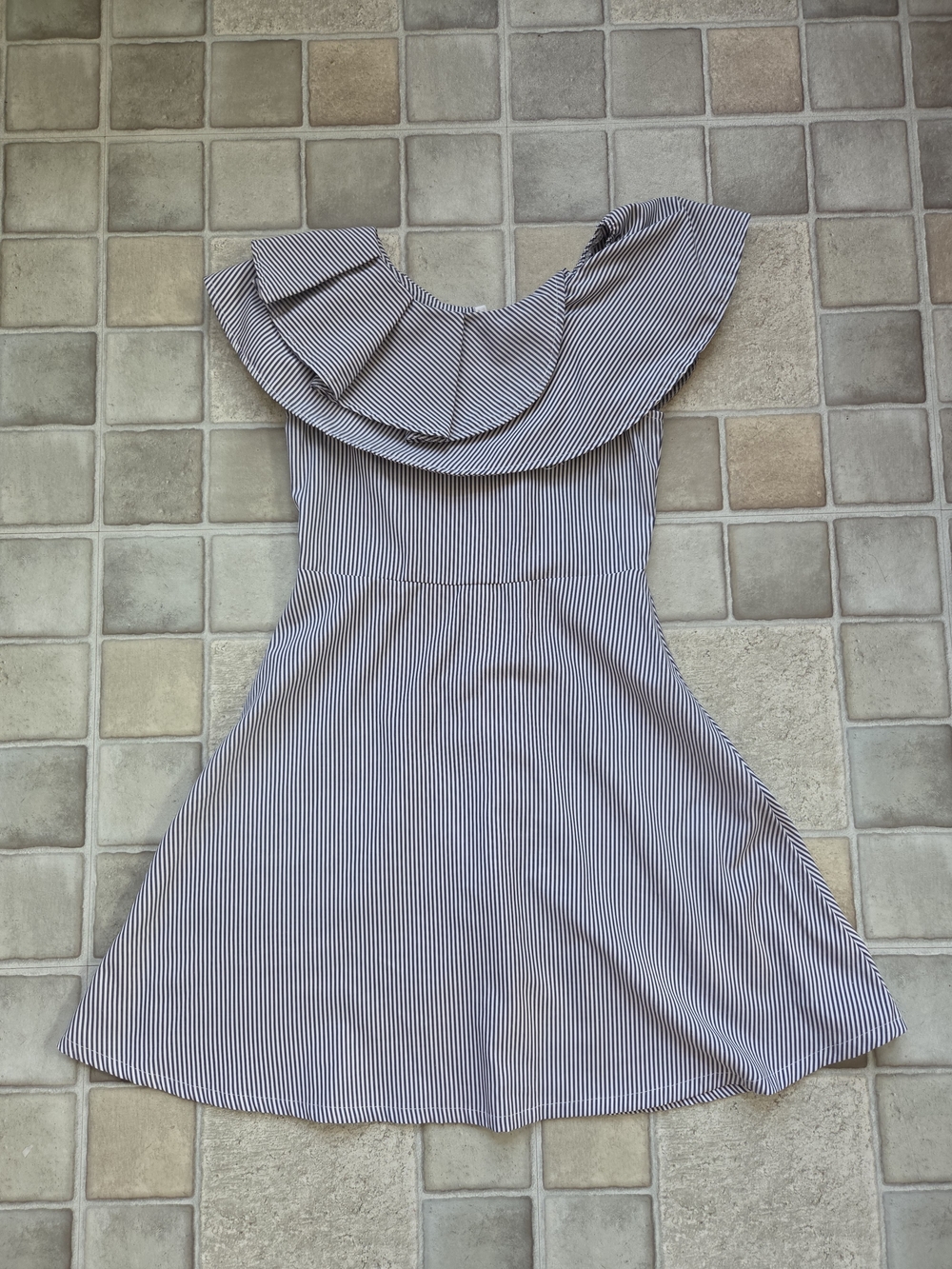 Girls' Habitual Girl Gray & White Striped Ruffle-Sleeve Dress Size 14.
